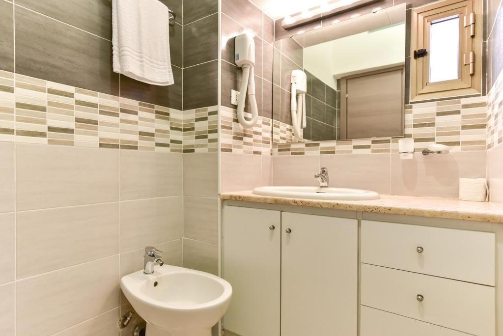 Family Room Bathroom,1000110756:JPEG