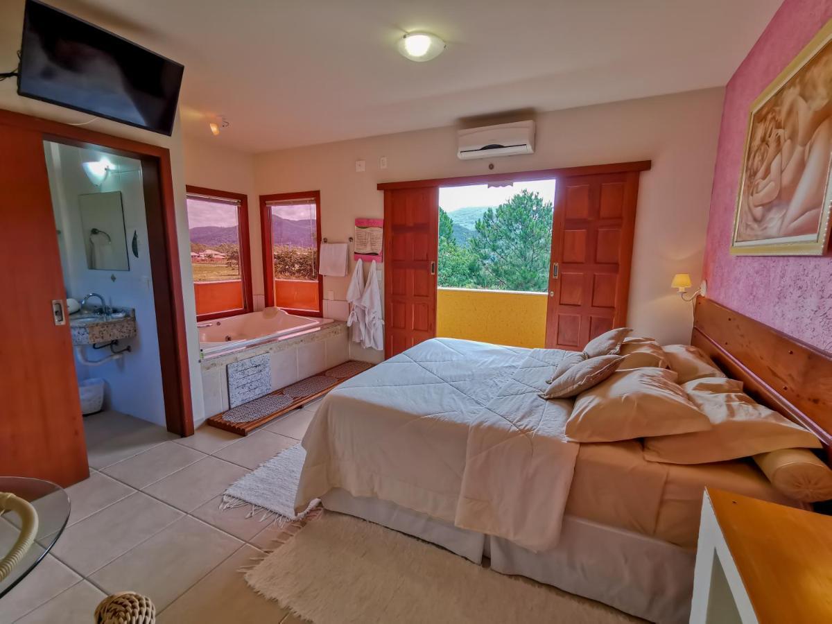 Queen Suite Spa Bath Environmental Reserve Mountain View