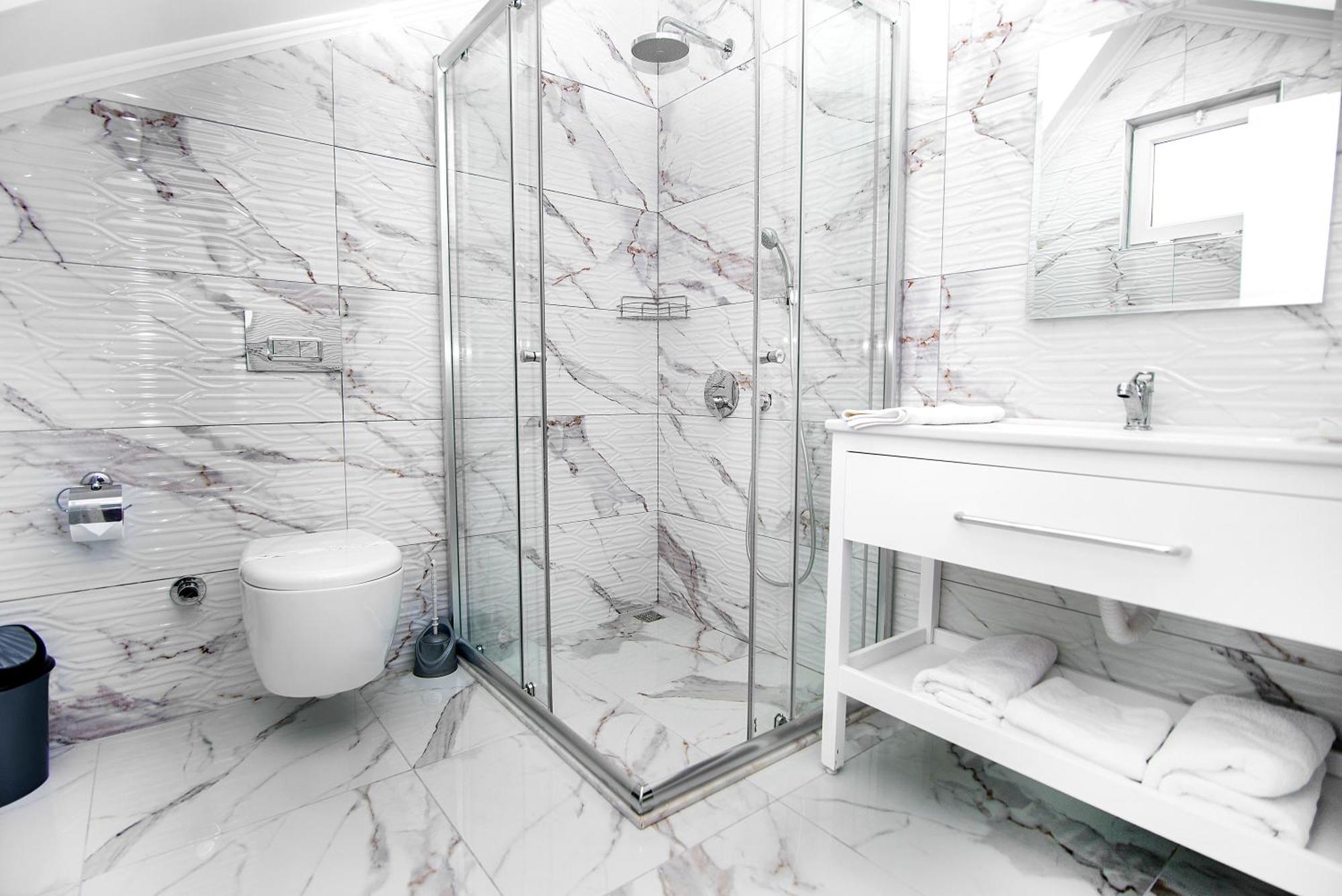 Deluxe Indoor Jacuzzi Room