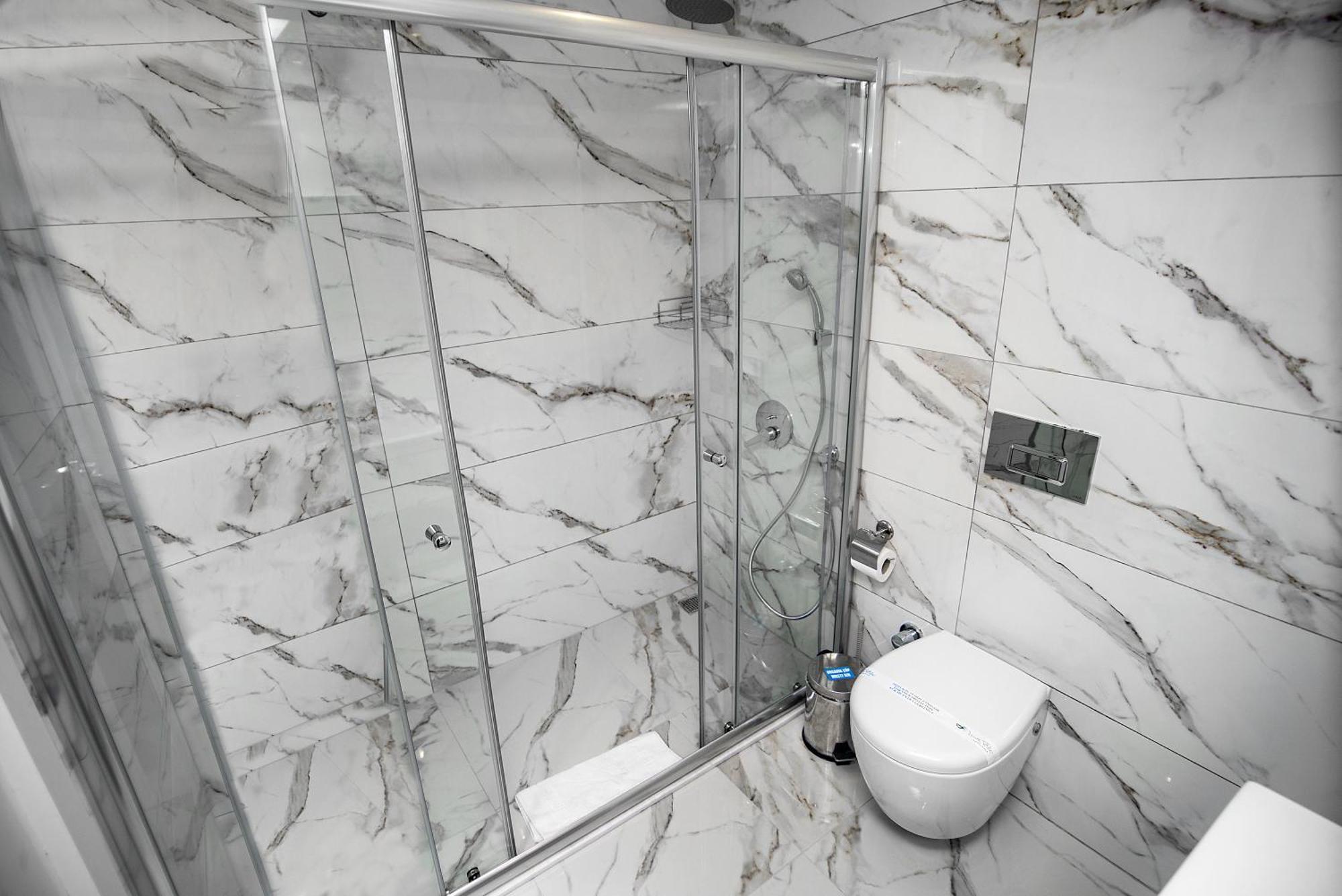 Deluxe Indoor Jacuzzi Room