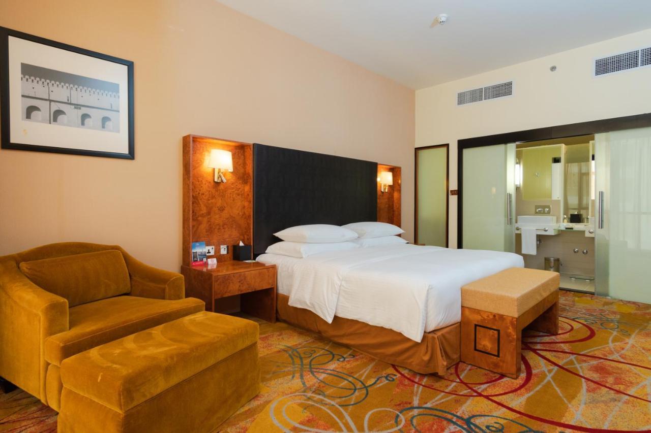 Executive Deluxe Suite complimentary shuttle to DXB Airport Terminal 1 & 3 on all hotel operated F&B outlets