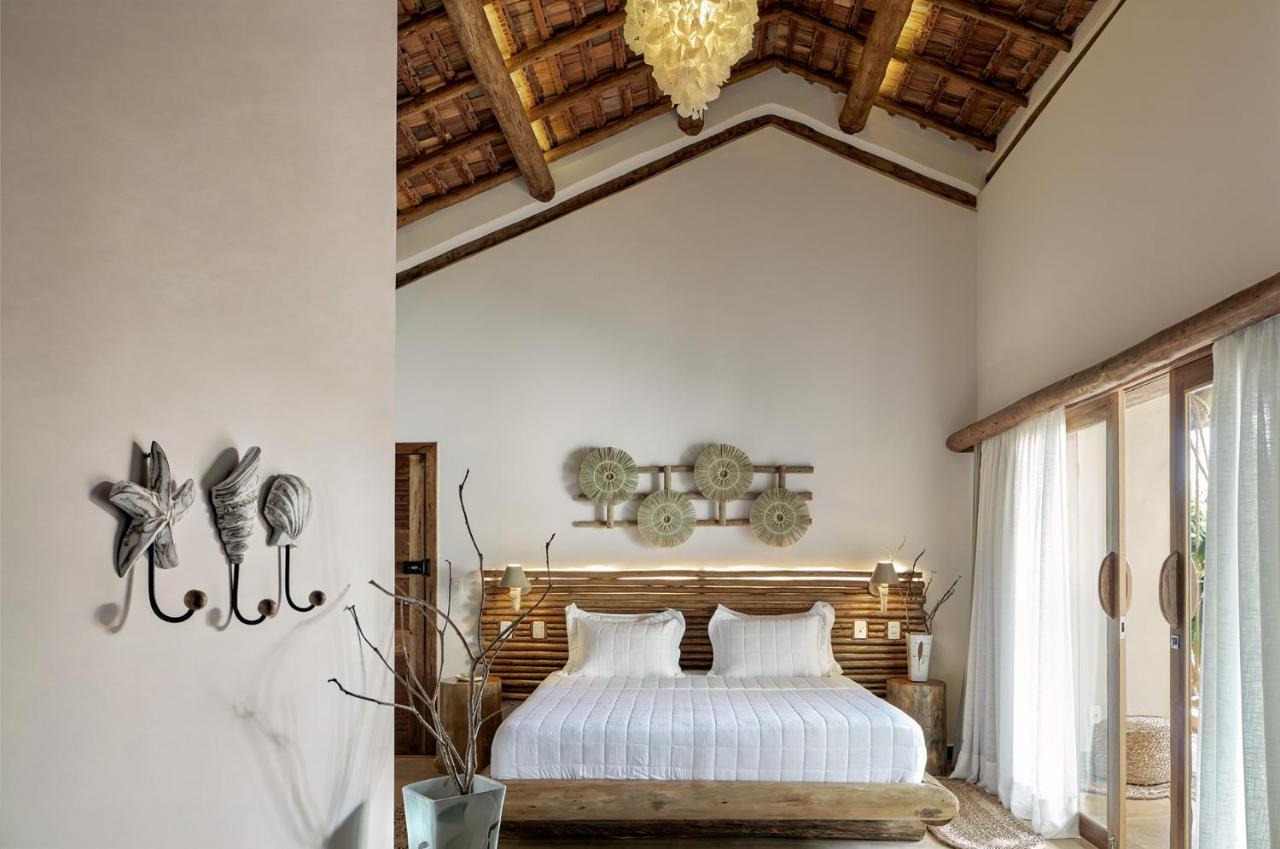 Suite com Cama King-size e Vista Piscina