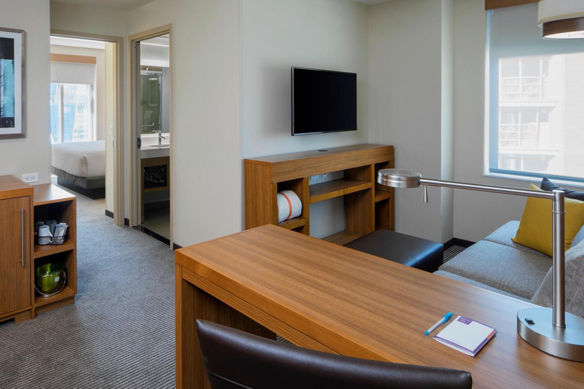 King Suite with Sofa Bed,1013743666:JPEG