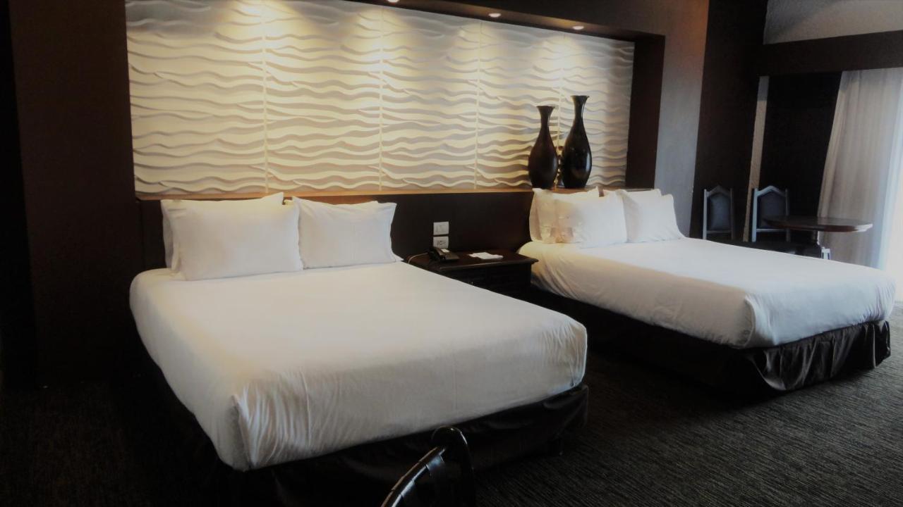 Queen Room with Two Queen Beds - Non-Smoking,1160131029:JPEG