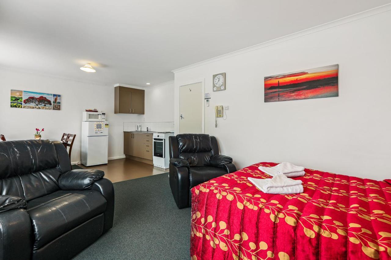 One-Bedroom Studio