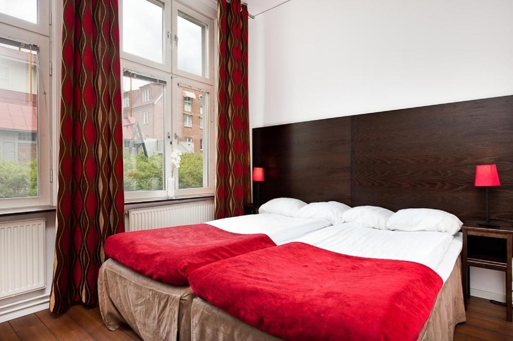 Twin room across the street with private Bathroom