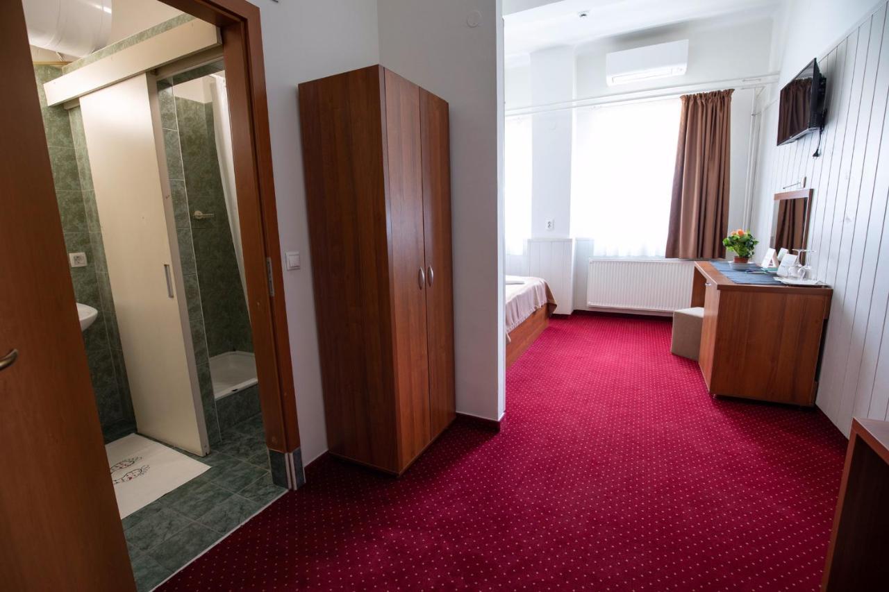 Deluxe Double Room,1032433841:JPEG