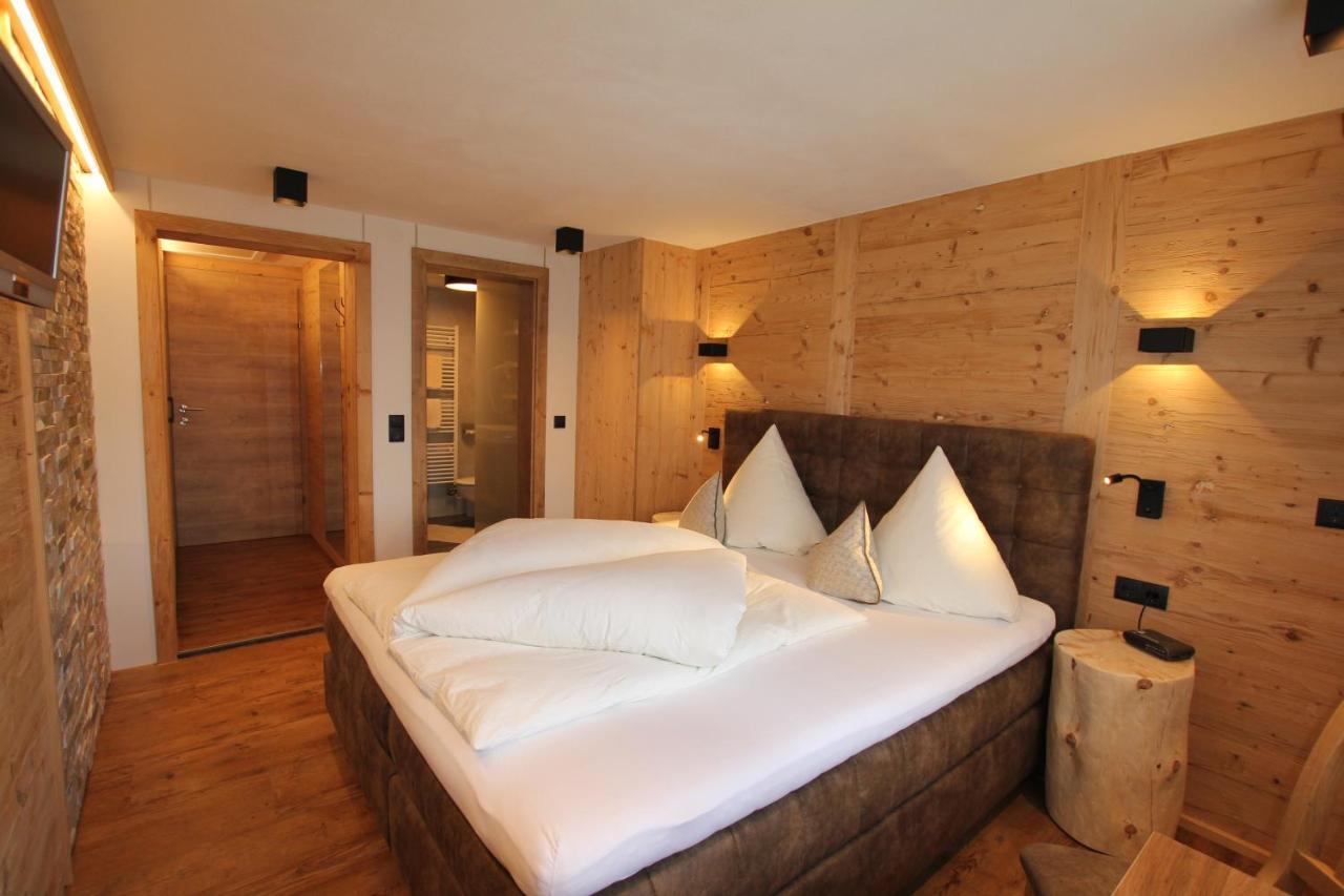 Double Room with Mountain View,1085384008:JPEG