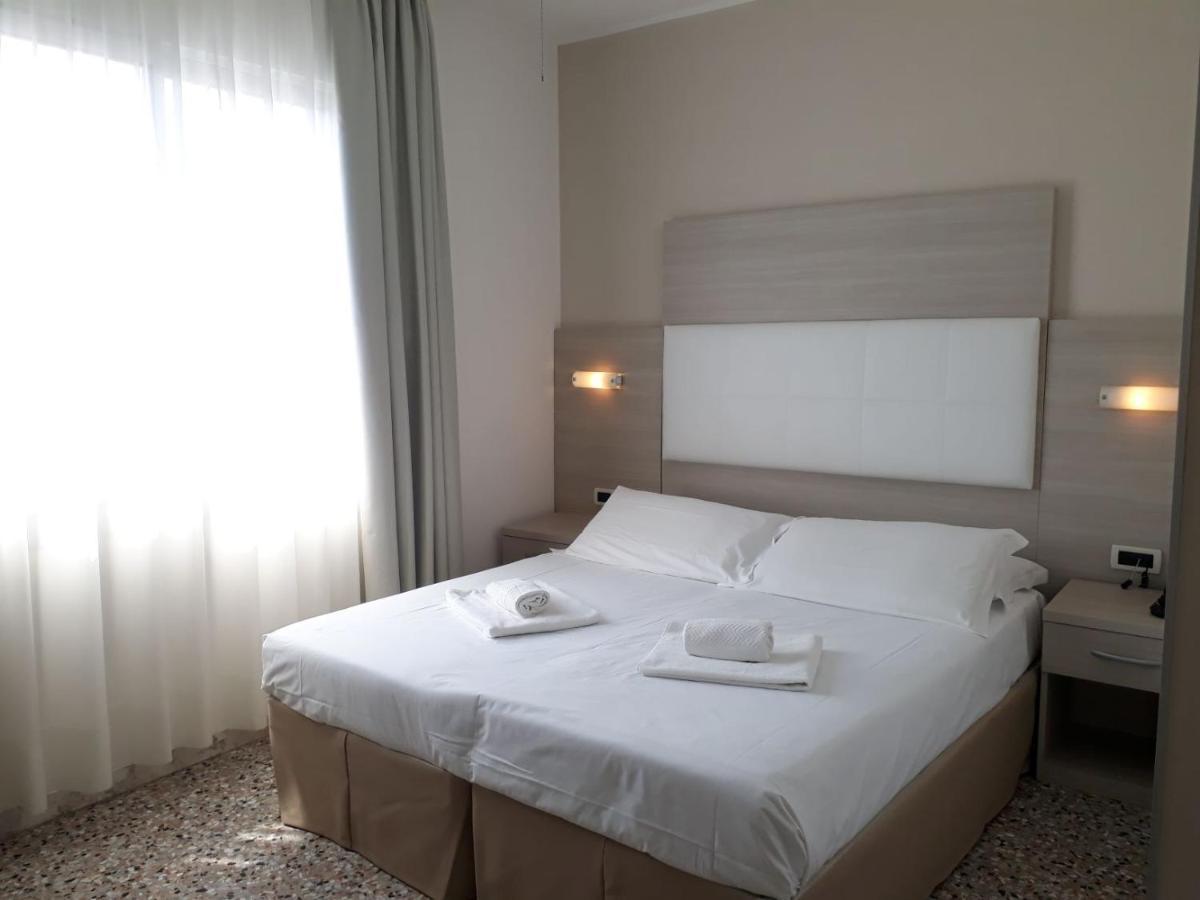 Double Room,1317038416:JPEG