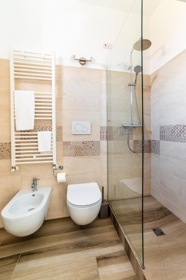 Triple Room Bathroom,1040494387:JPEG