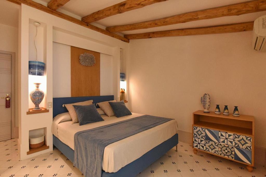 Doppelzimmer mit Balkon und Meerblick
