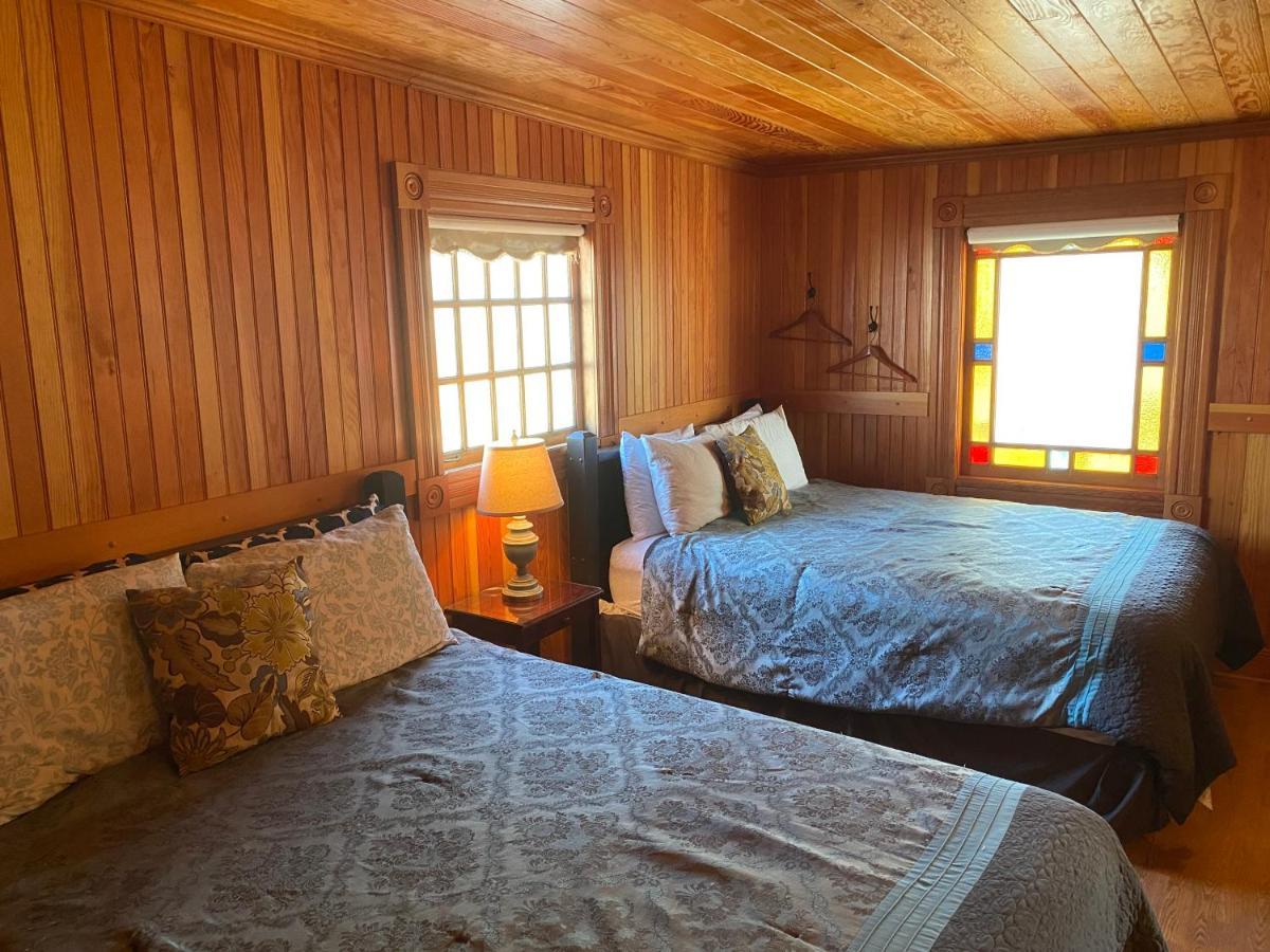 Family Room,1076165185:JPEG
