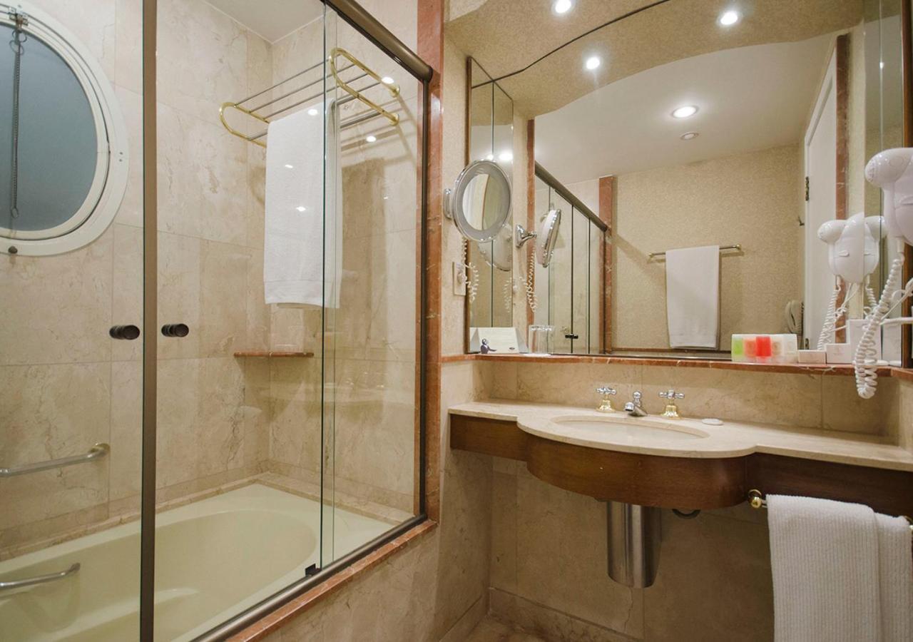 Standard Suite,1084812562:JPEG
