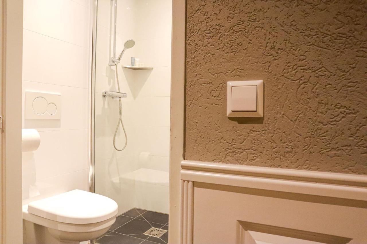 Habitación Individual Económica con baño privado en el pasillo