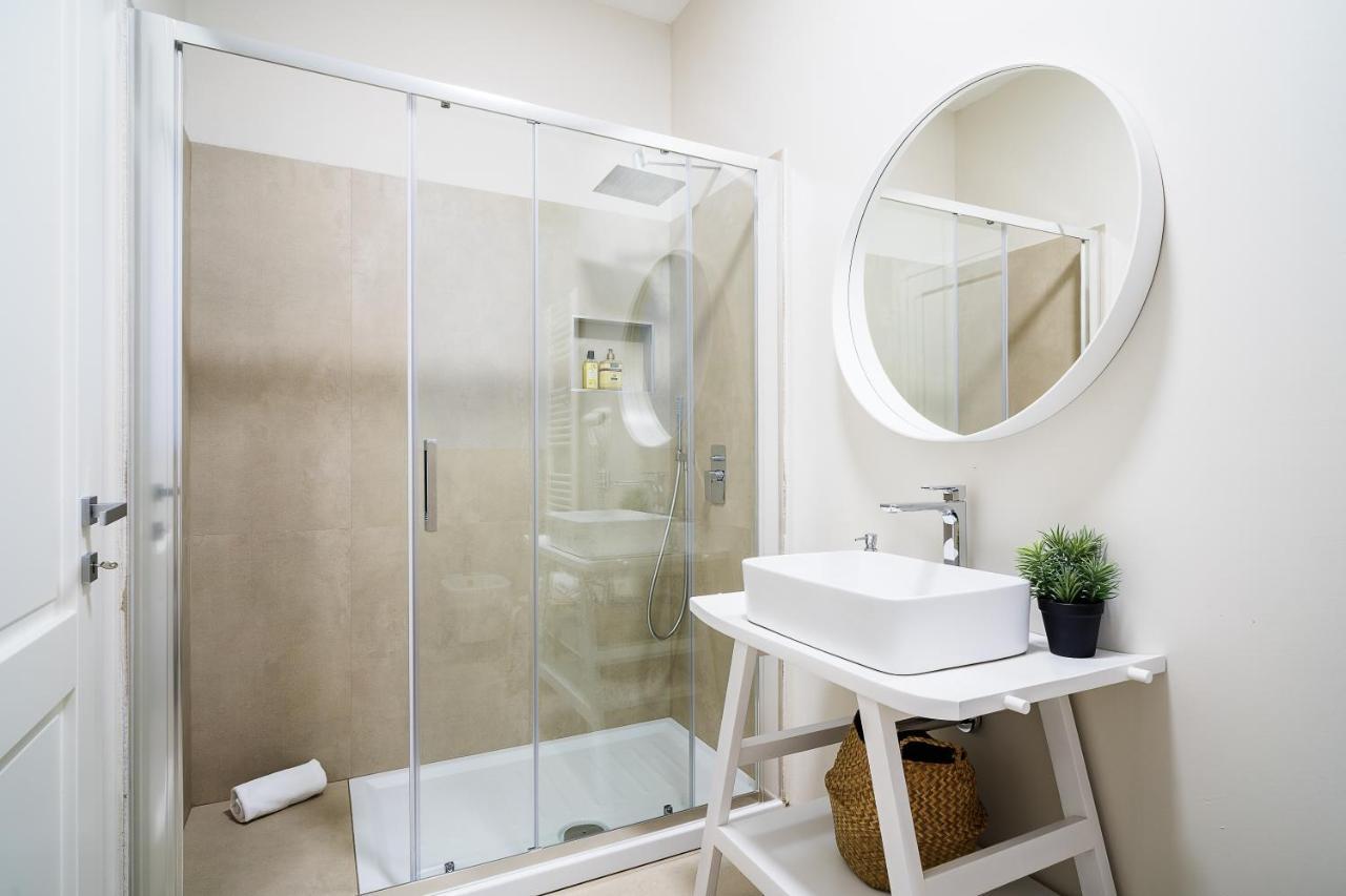 Comfort Triple Room Shower