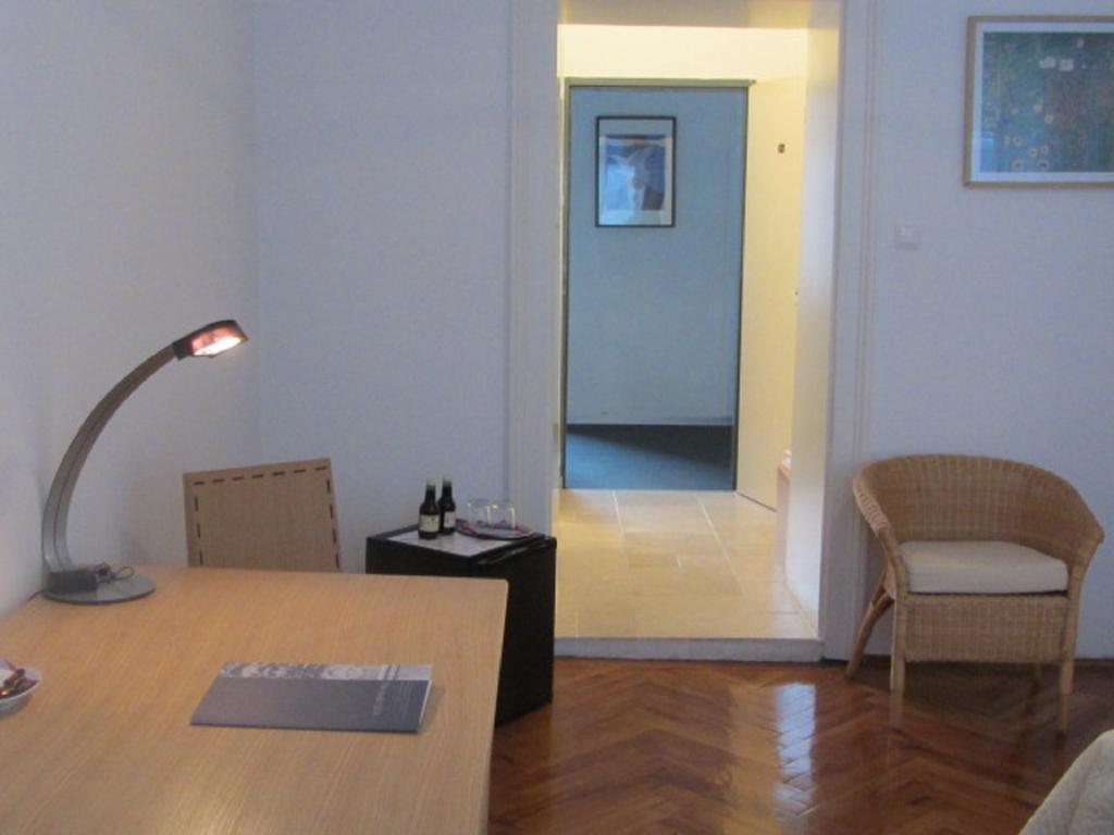 Doppel- oder Zweibettzimmer