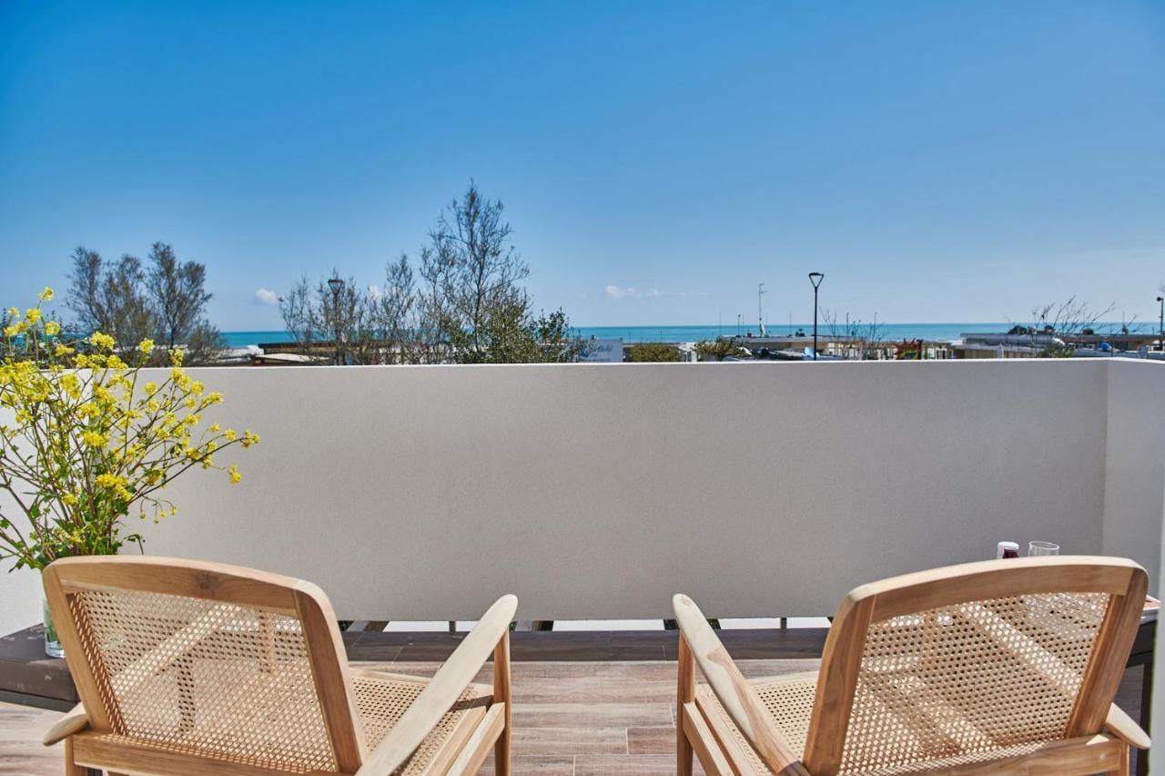 Camera Matrimoniale con Balcone e Vista Mare