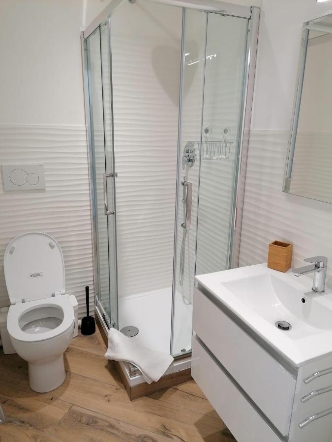 Single Room Private Bathroom
