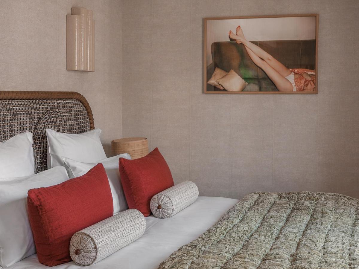 Deluxe Double Room (2 Adults + 1 Child),1112903469:JPEG