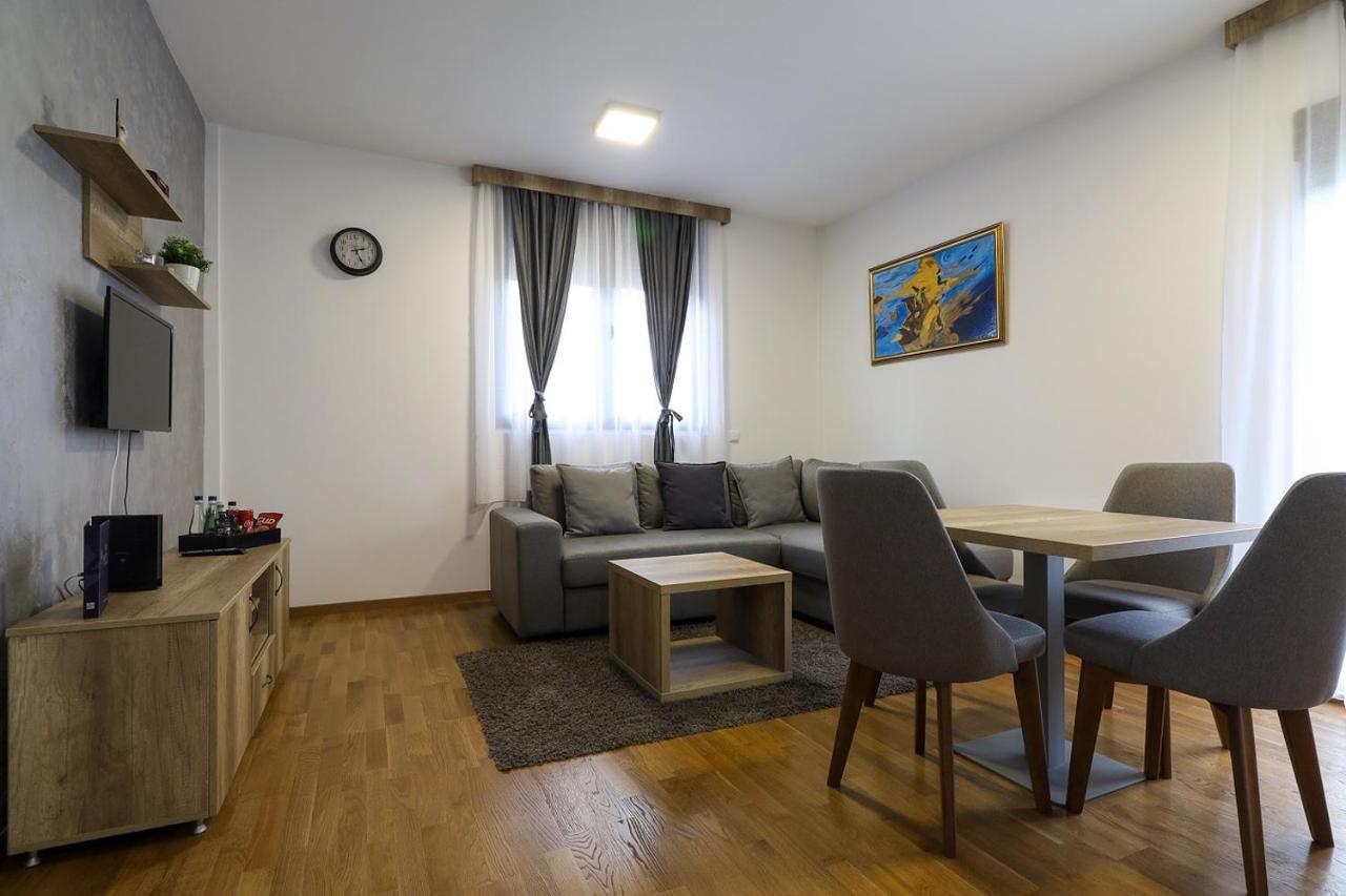 Deluxe Queen Suite