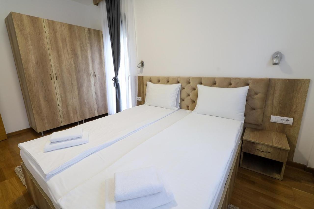 Deluxe Queen Suite