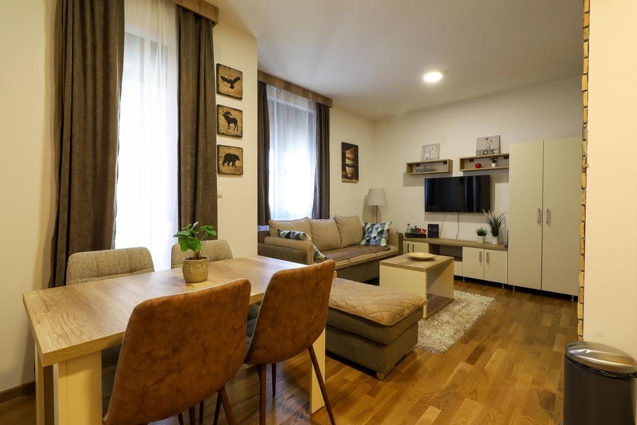 Deluxe Queen Suite