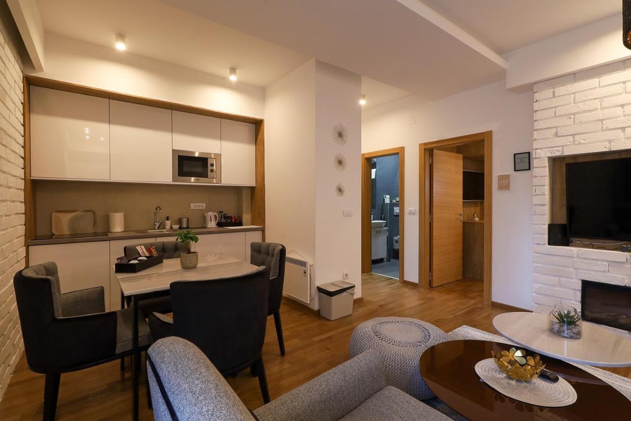 Deluxe Queen Suite