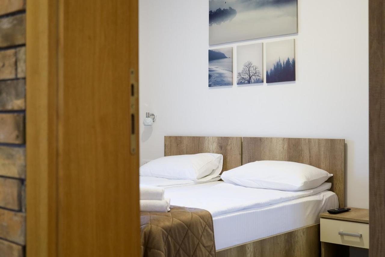 Deluxe Queen Suite