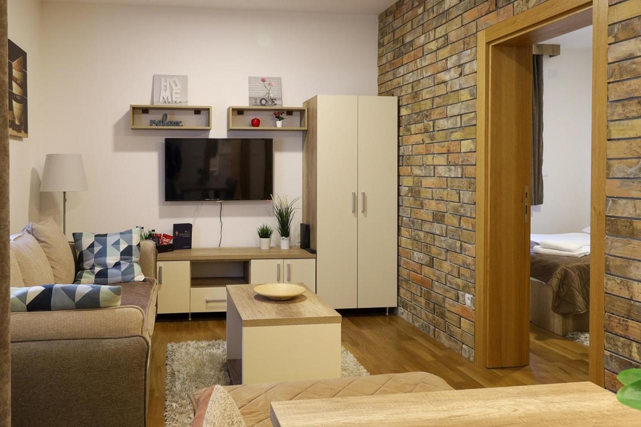 Deluxe Queen Suite