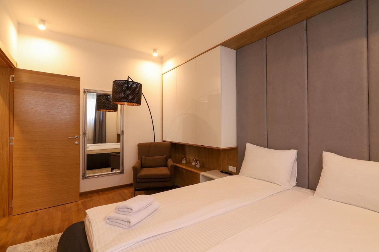Deluxe Queen Suite