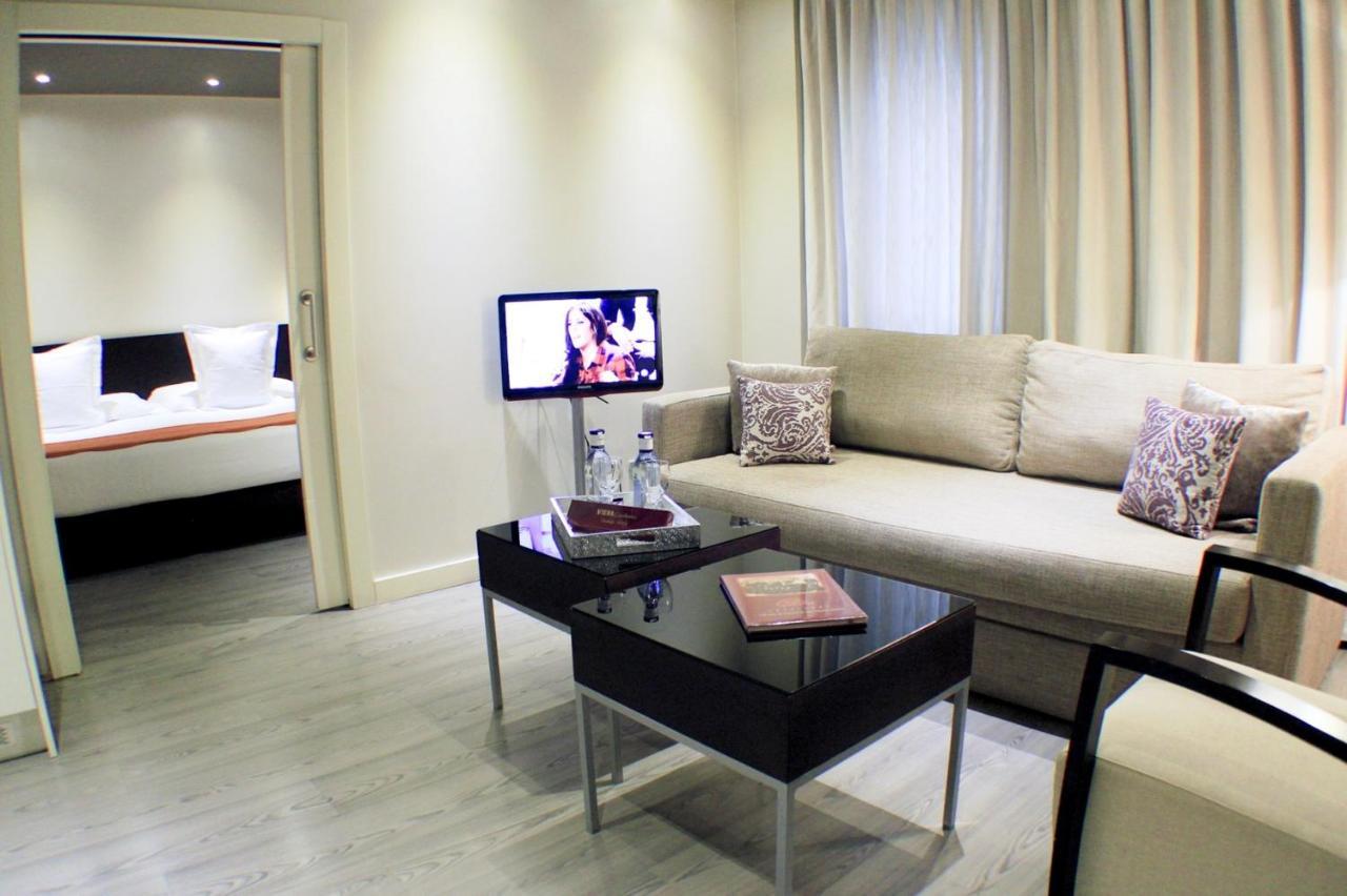 Deluxe Family Room,1652743743:JPEG