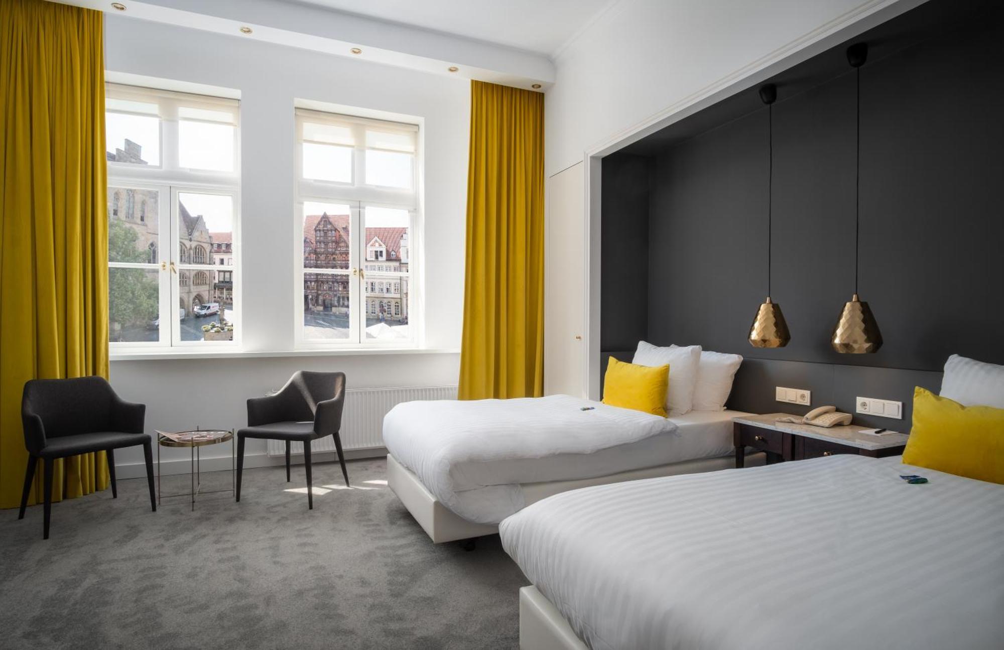 Deluxe Twin Room with Market Square view,1587493927:JPEG