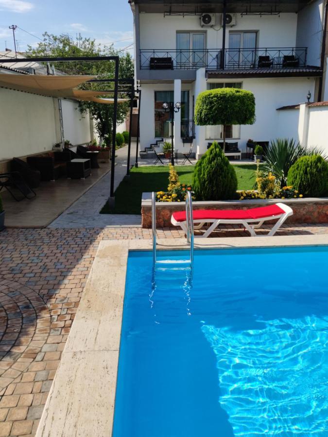 Camera Deluxe Matrimoniale/Doppia con Letti Singoli con Vista Piscina