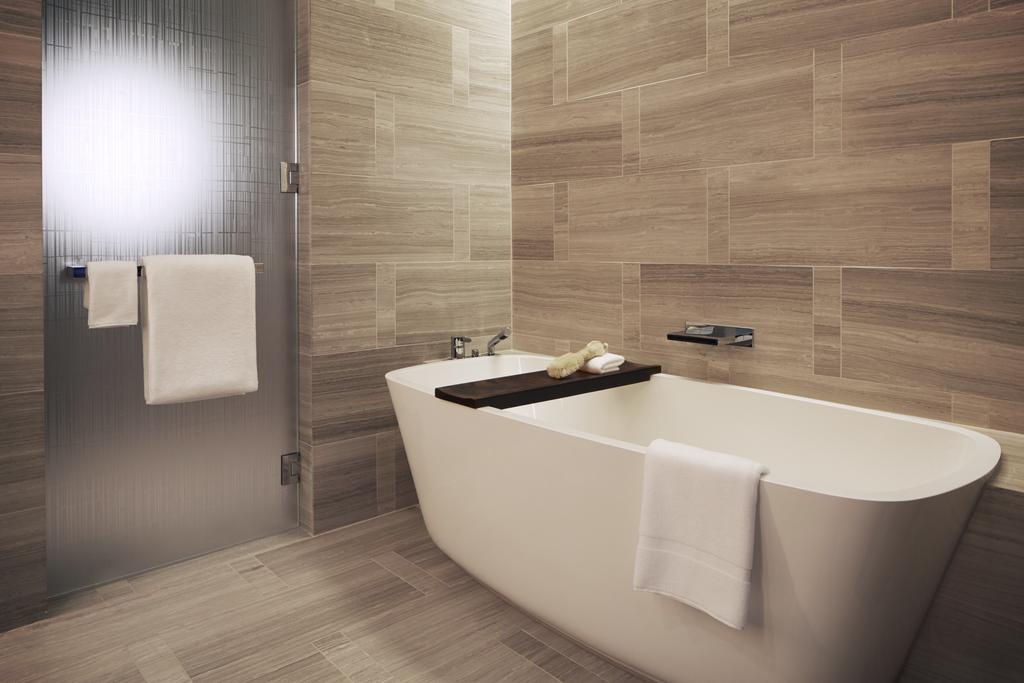 Chambre Lit King-Size pour Personnes à Mobilité Réduite avec Douche Accessible aux Personnes à Mobilité Réduite