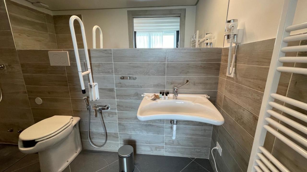 Two Connecting Superior Family Rooms City View Disability Access
