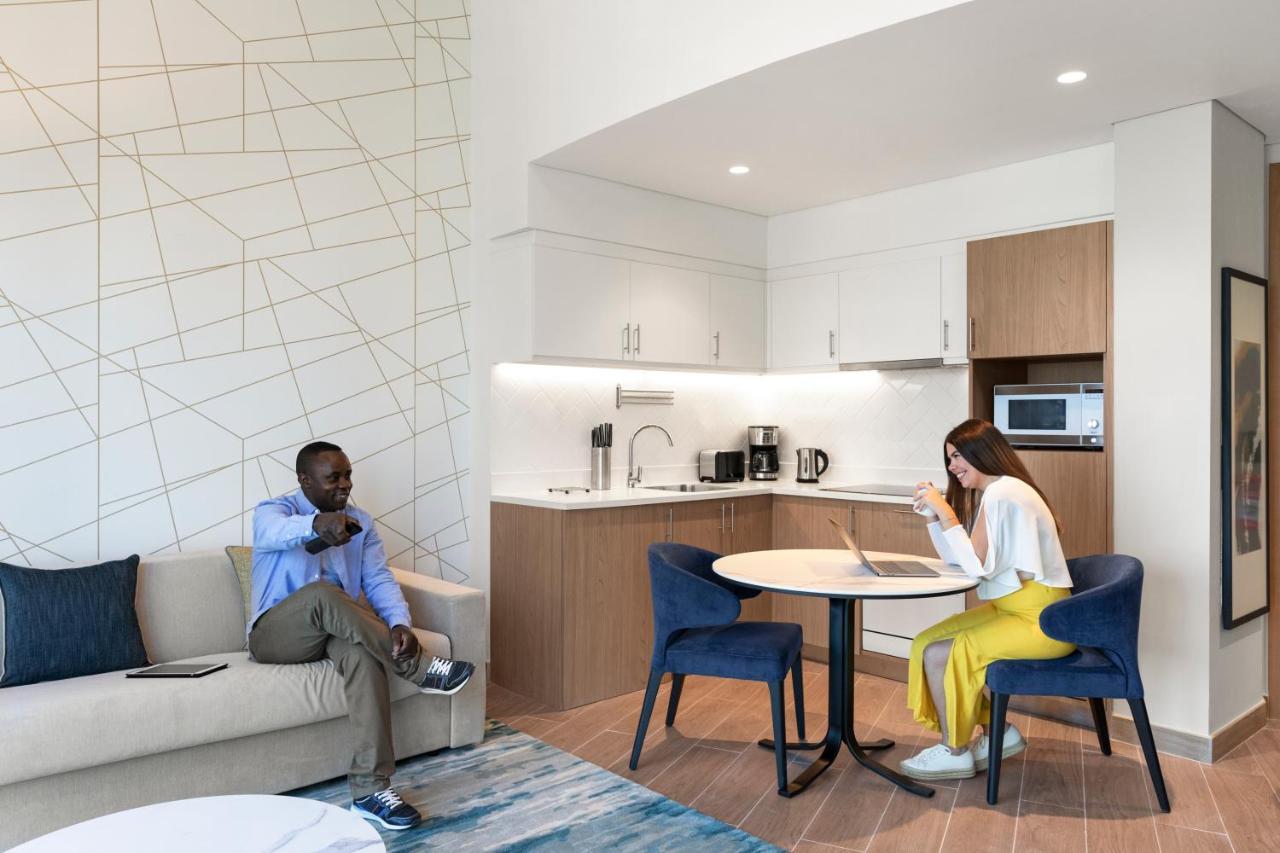 One-Bedroom Creek View Food & Beverage