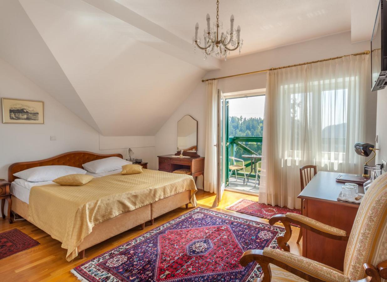 Deluxe Double or Twin Room Lake View