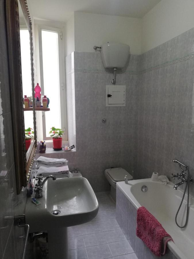 Twin Room Private External Bathroom