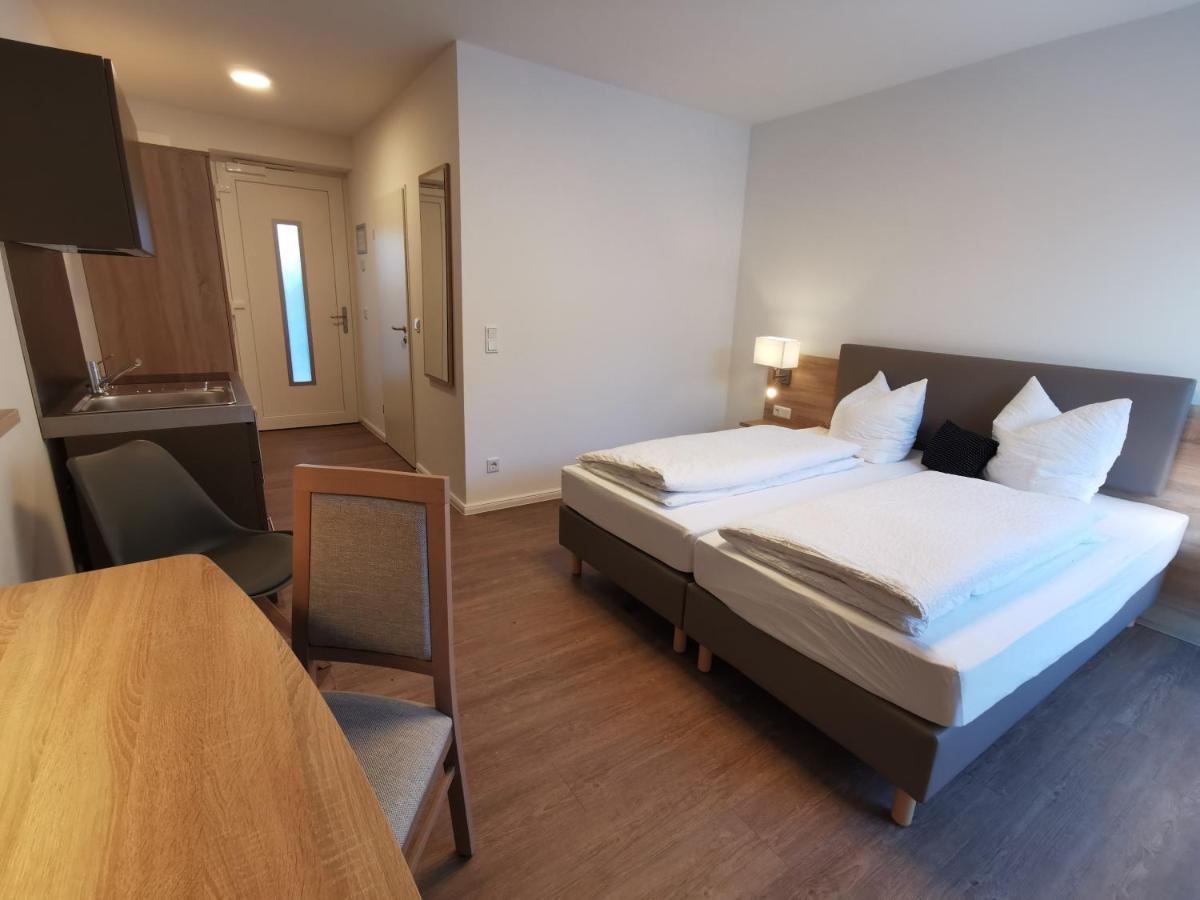 Doppel-/Zweibettzimmer mit eigener Terrasse