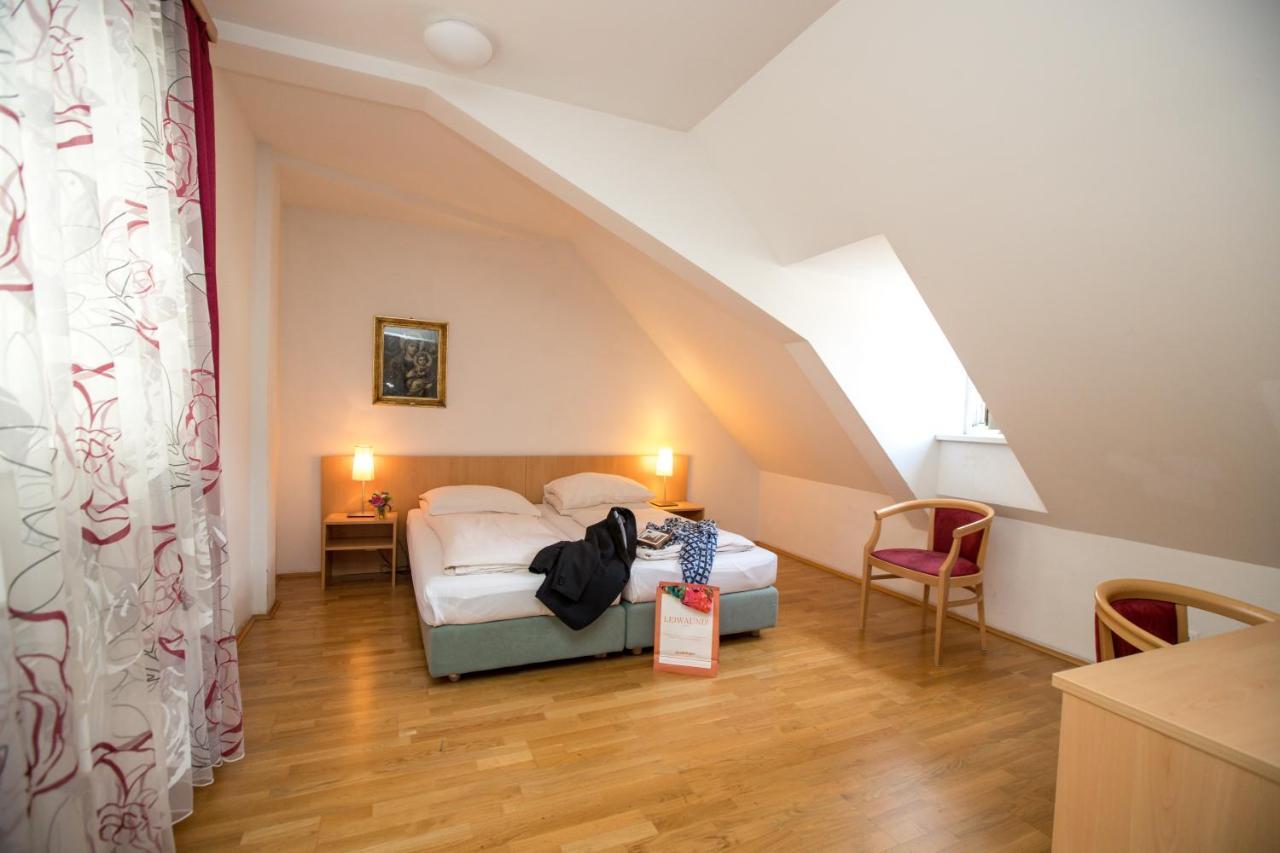 Deluxe Doppel-/Zweibettzimmer