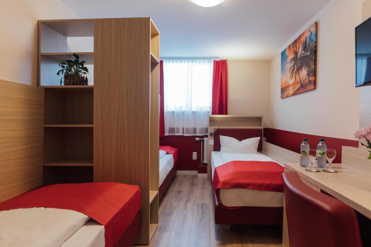 Economy Triple Room Souterrain own External Bathroom