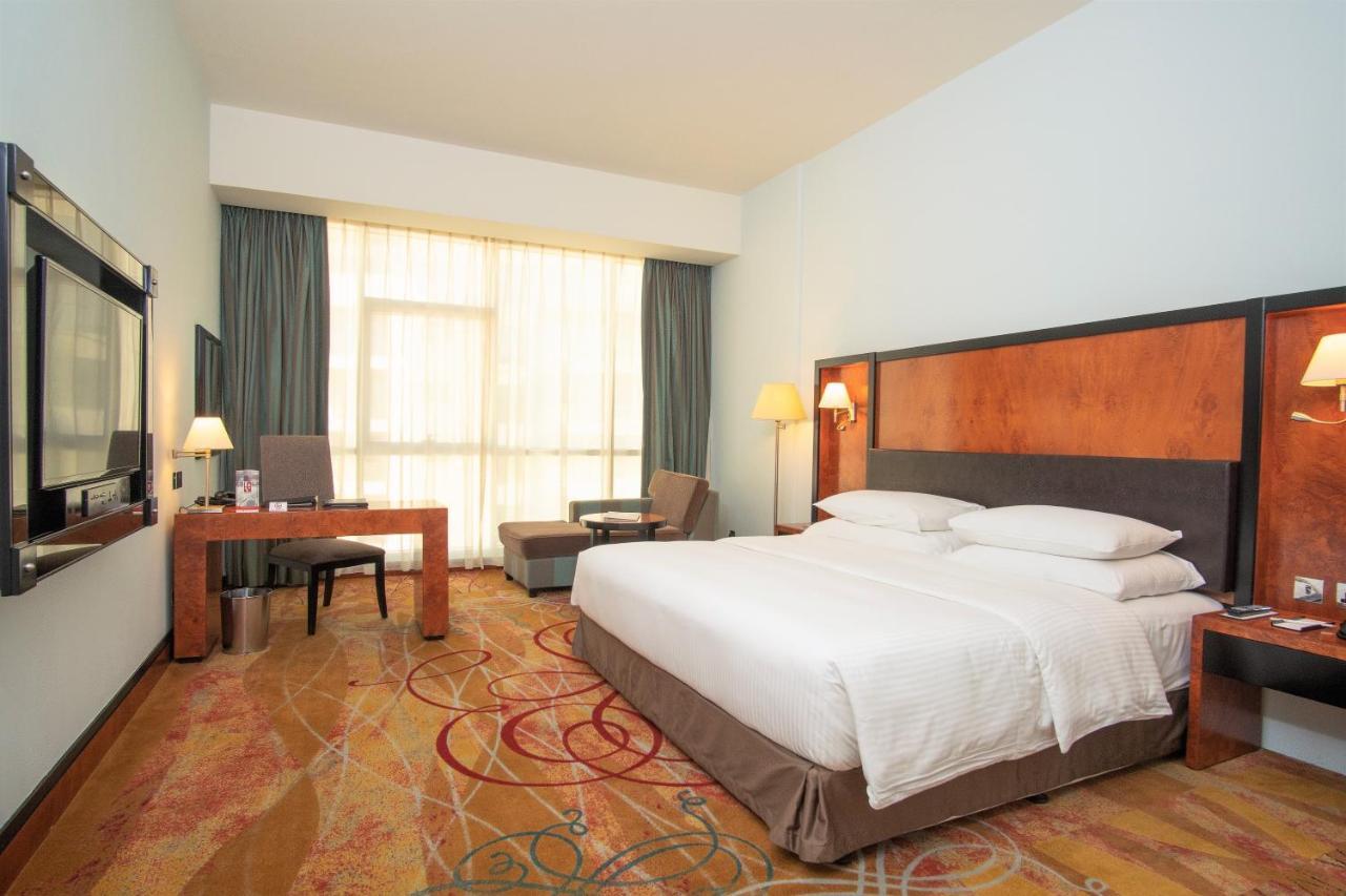 Deluxe Twin Room complimentary shuttle to DXB Airport Terminal 1 & 3 on all hotel operated F&B outlets