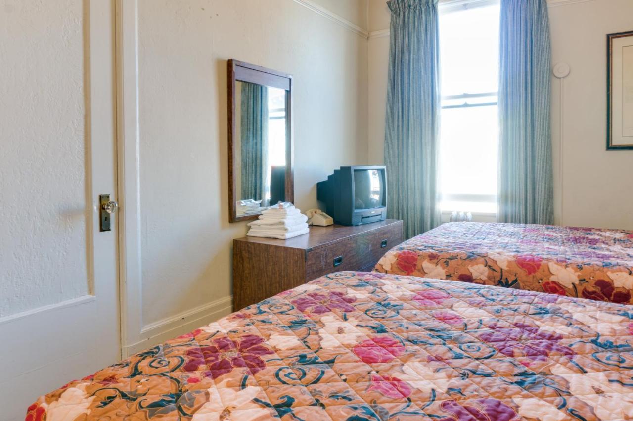 Twin Room Private Bathroom