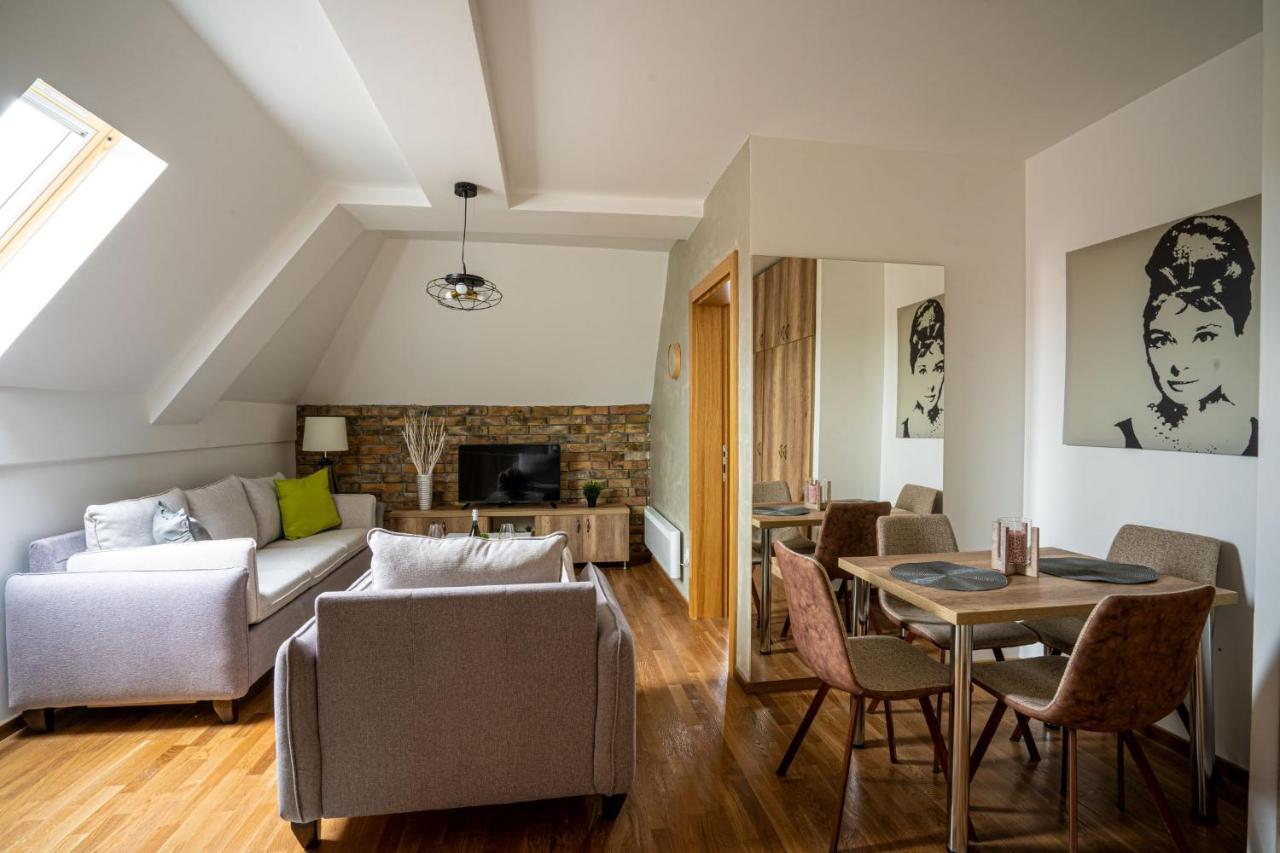 Deluxe Queen Suite