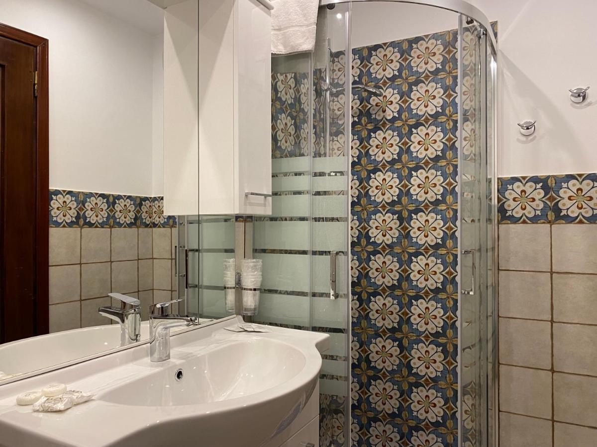 Family Room Private Bathroom