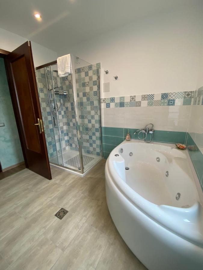 Deluxe Double Room Bath