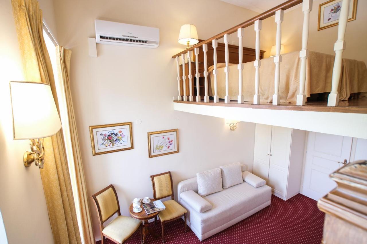 Family Room,1162839534:JPEG