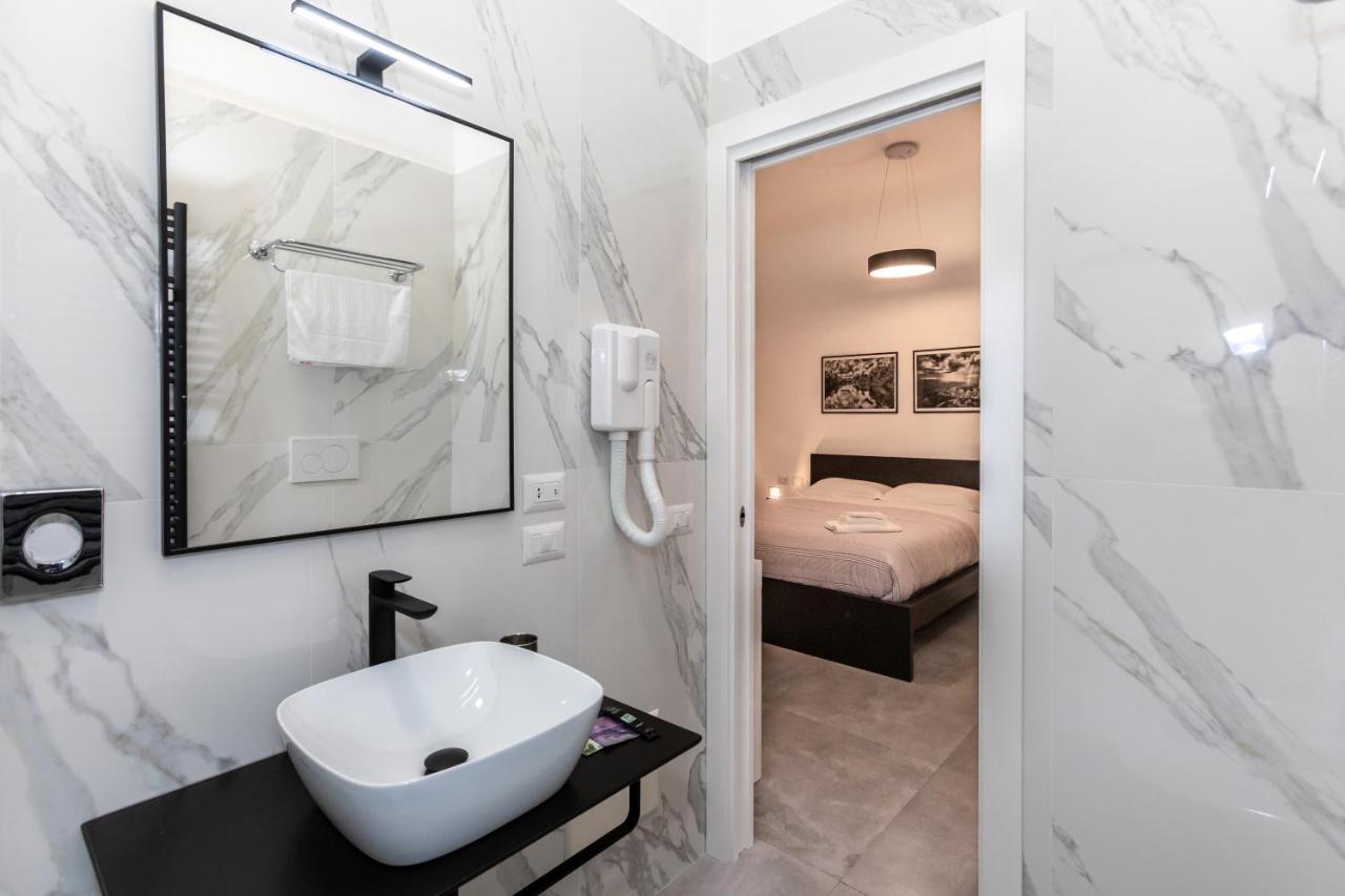 Comfort Triple Room Shower