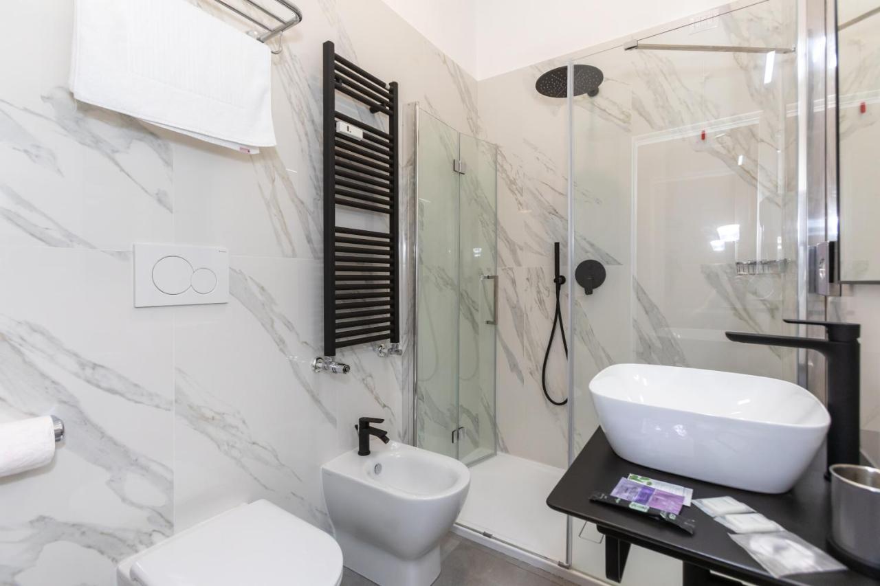 Comfort Triple Room Shower