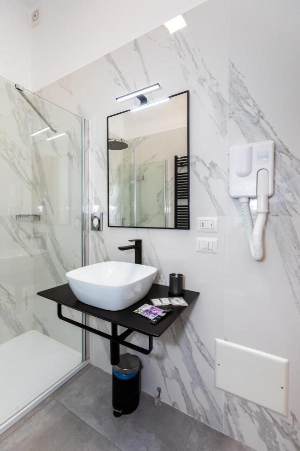 Comfort Triple Room Shower